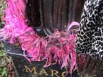 06-manky feather boa